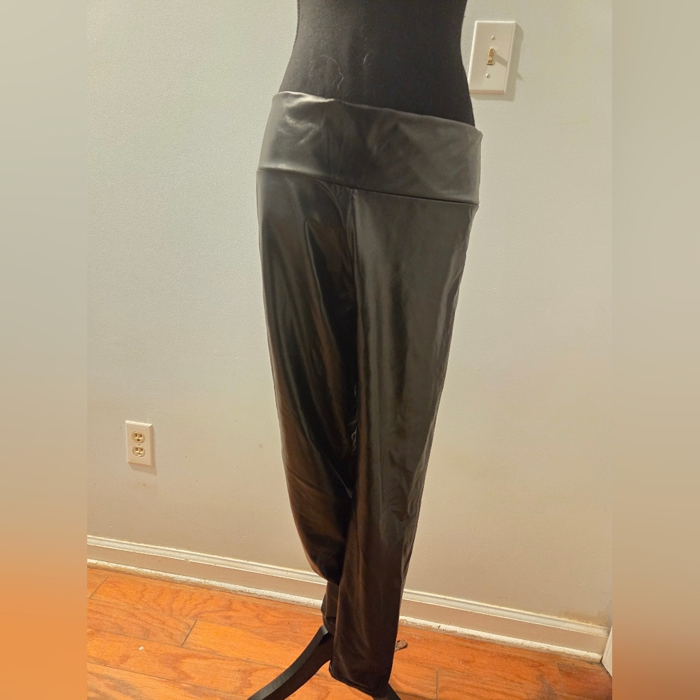 Sleek Black Women's Leggings